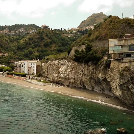 Mare Roccia Beachfront * Taormina