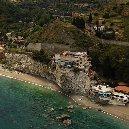 Apartamento Mare Roccia Beachfront