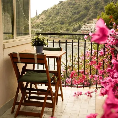 Mare Roccia Beachfront Taormina