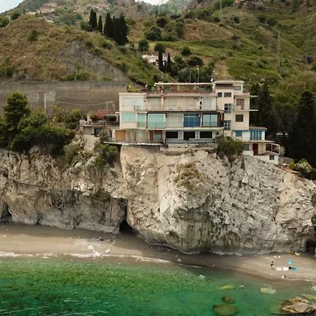 Mare Roccia Beachfront